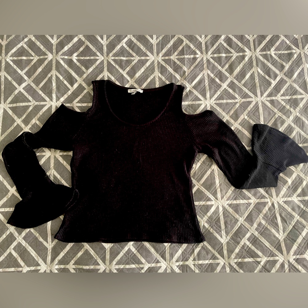 Charlotte Russe size Large cold shoulder black ribbed long sleeve shirt